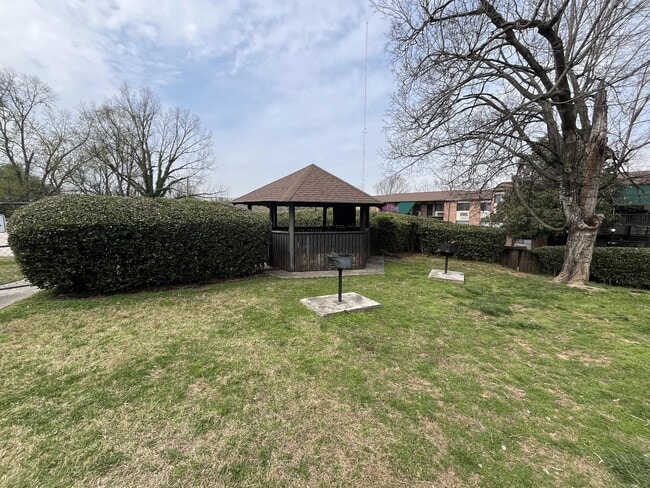 Building Photo - 2733 Jersey Ave
