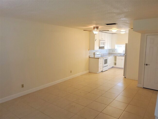 Building Photo - 124 Rio Del Mar St