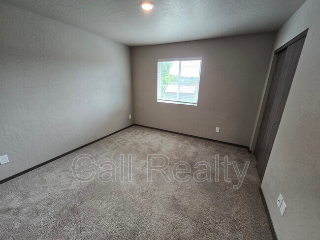 Building Photo - 9614 E Nixon Ln