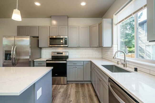 Building Photo - Move In Ready 3 Bedroom 2.5 Bathroom - Convenient Camas Location