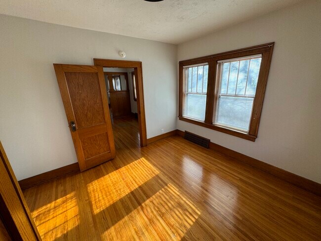 Building Photo - 1002 B St