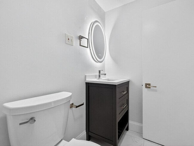 Building Photo - 1576 Cambridge St