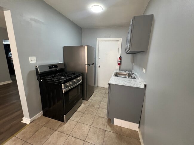 Building Photo - 350 W 74th St