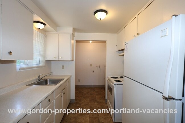Building Photo - SE Tenino St - Brentwood-Darlington 3 bedr...