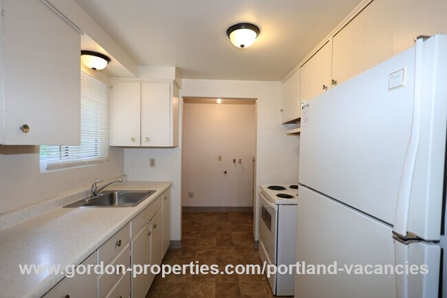 Building Photo - SE Tenino St - Brentwood-Darlington ranch-style 3 bedroom home