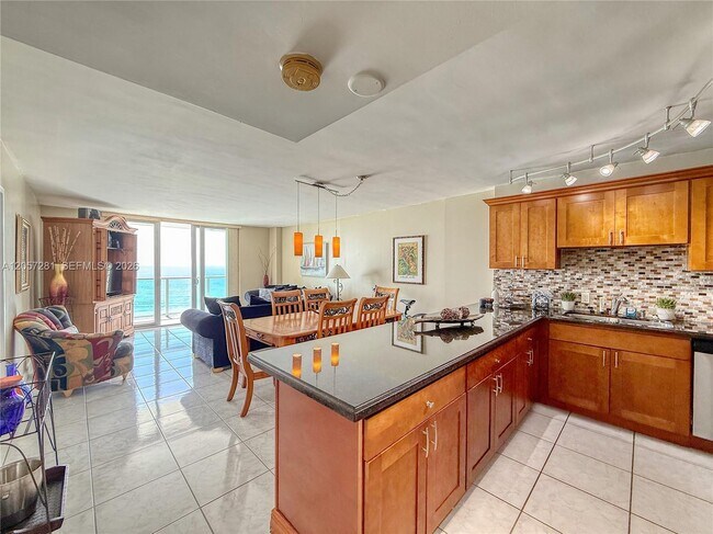 Building Photo - 5701 Collins Ave
