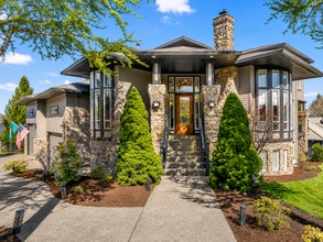 Building Photo - 13923 SW Mistletoe Dr