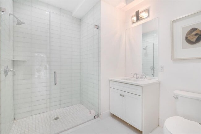 Building Photo - 414 1st St