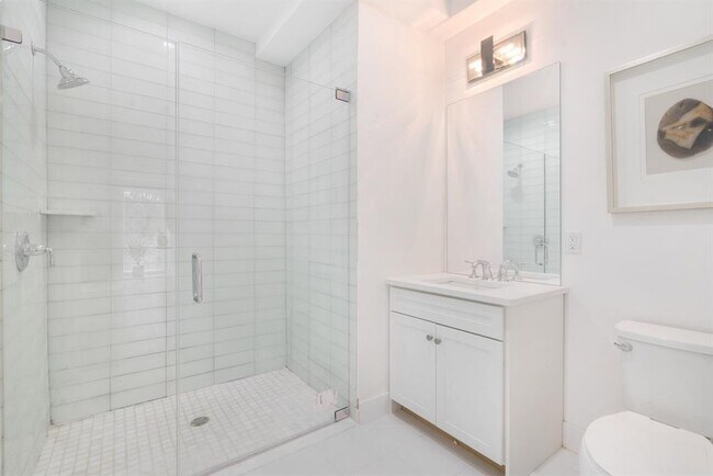 Building Photo - 414 1st St