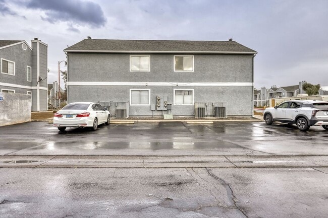 Building Photo - Cozy 2-Bedroom Apartment with Open Layout