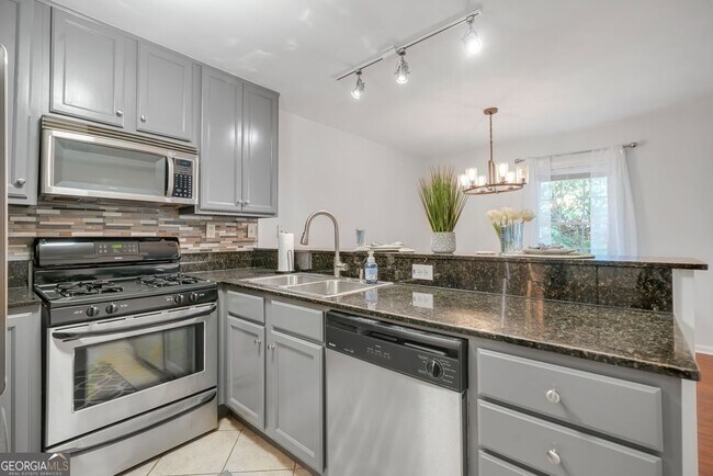 Building Photo - 1445 Monroe Dr NE