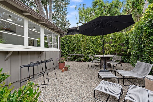 Building Photo - Classic Modern Cottage in Laguna Village
