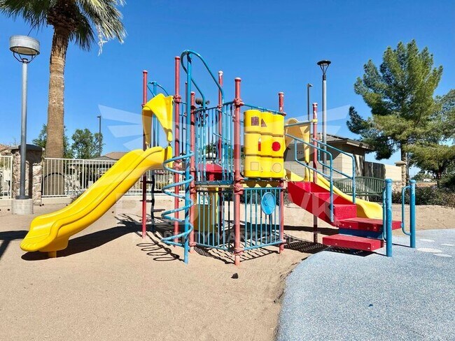 Building Photo - 1963 S Starling Dr