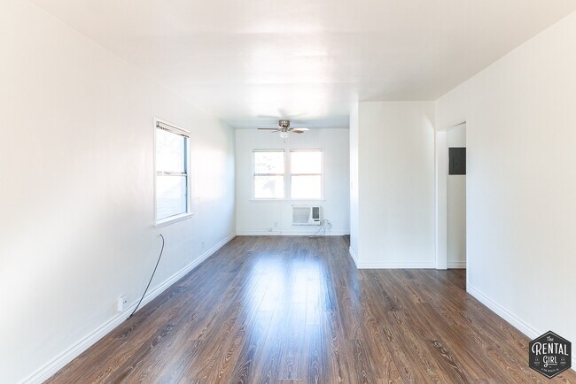 Building Photo - 1322 W Alameda Ave