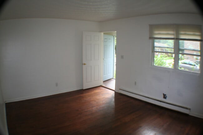 Building Photo - 8924 London St