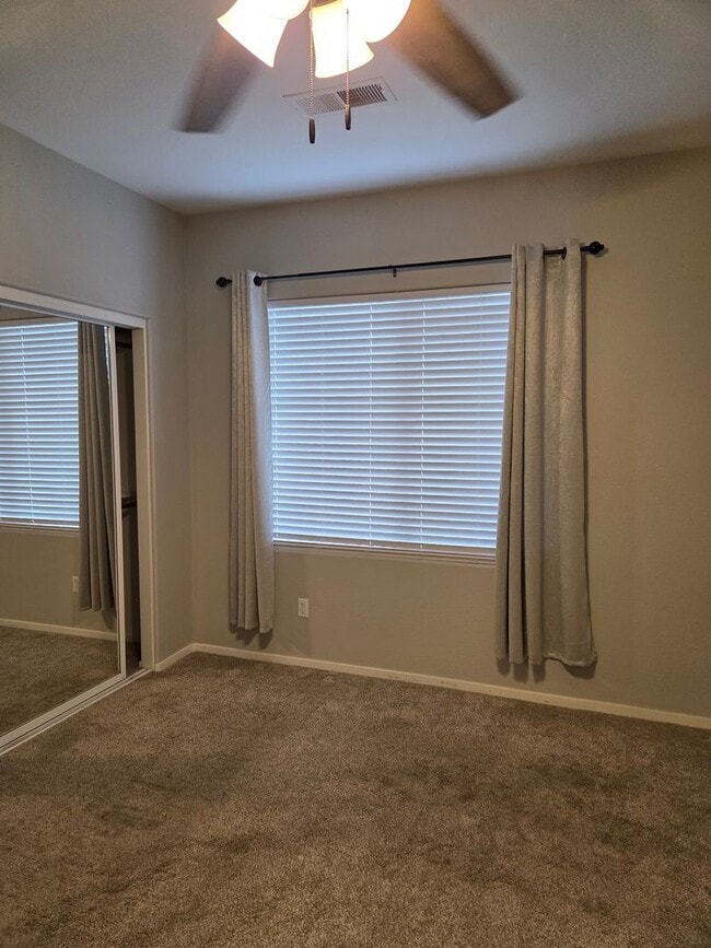 Building Photo - 1073 W Northstar Dr