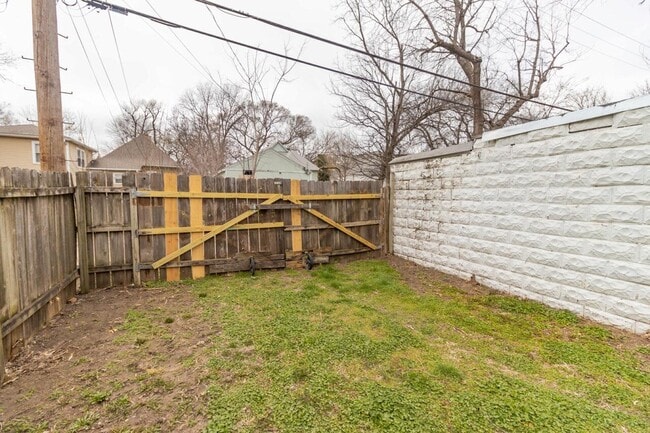 Building Photo - 1219 S Main St