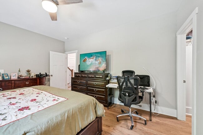 Building Photo - Luxury 5 Bed, 3.5 Bath Home on Large Lot !...