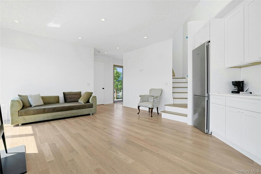 Building Photo - 93 Paradise Ave