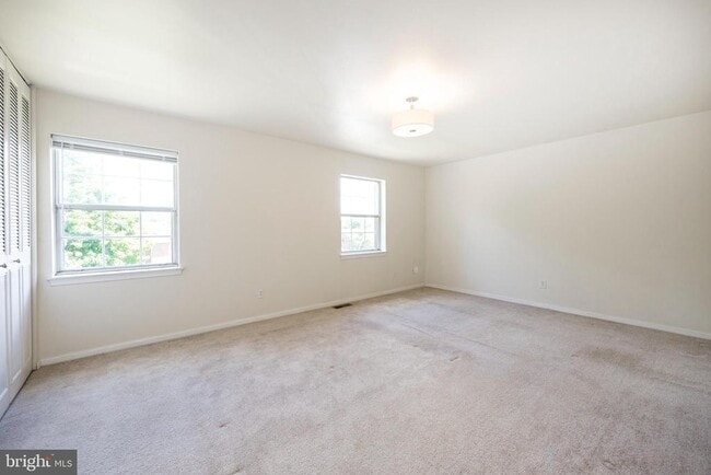 Building Photo - 126 Lampeter Ct