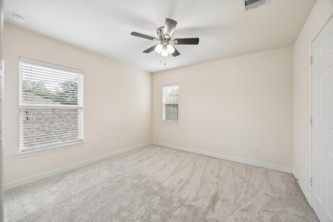 Building Photo - 10108 Hidden Creek Falls Ln