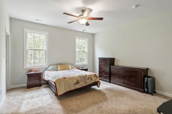 Building Photo - READY NOW! Spacious 5 bedroom w Bonus & 3.5 Bath Two Story Home on Cul-de-sac