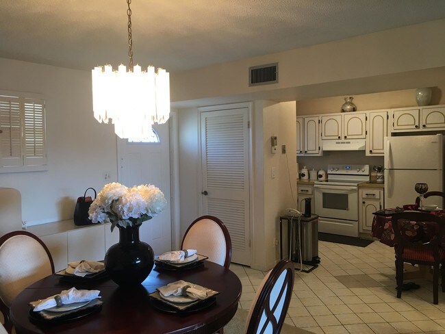 Building Photo - 361 S Hollybrook Dr