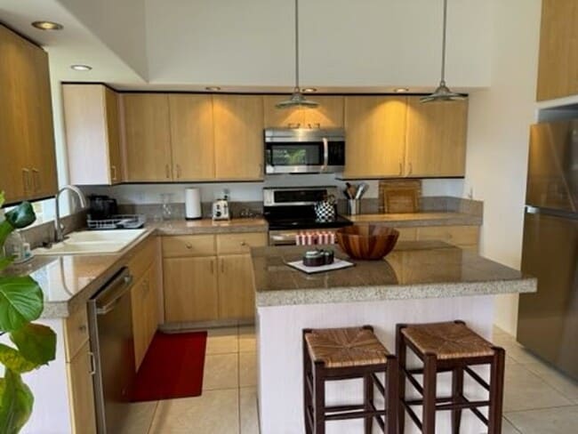 Building Photo - Maui Meadows- beautifully renovated 2-bedroom, 2-bath private cottage