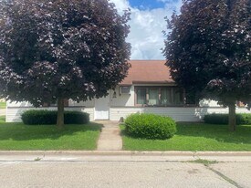 Building Photo - 114 1st St