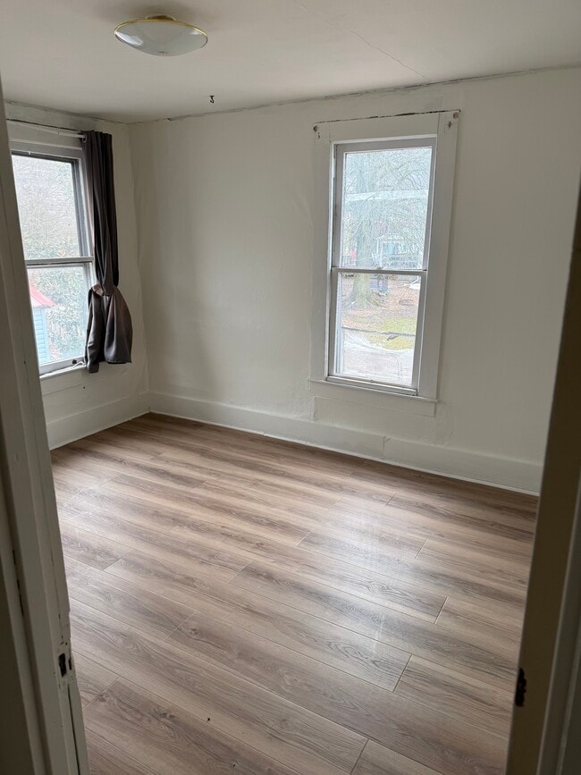 Building Photo - 355 Locust St