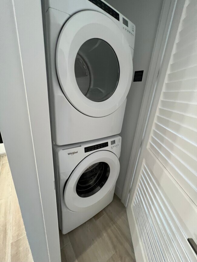 Building Photo - 10014 NW 88th Ter