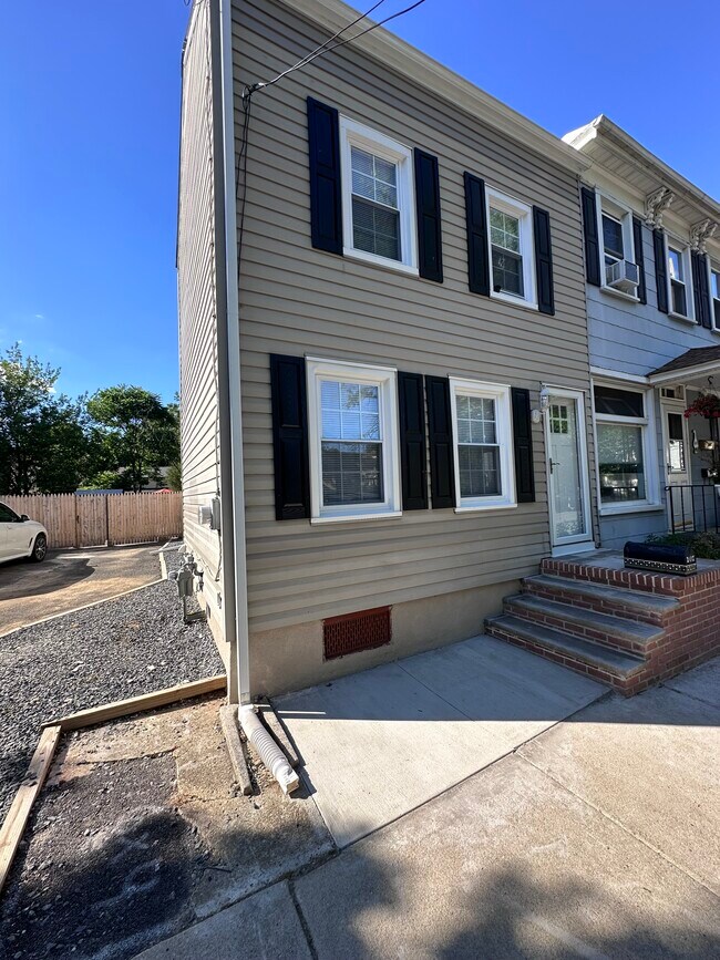 Front - 107 Elizabeth St