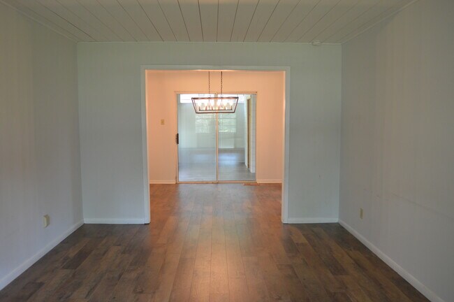 Building Photo - 2713 Shropshire Blvd