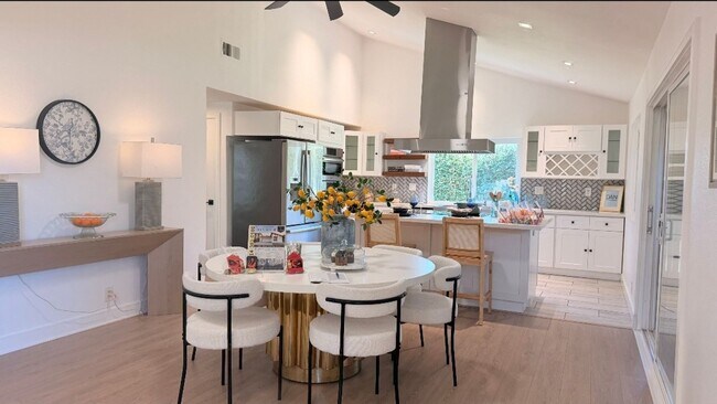 Building Photo - 8861 La Zana Ct