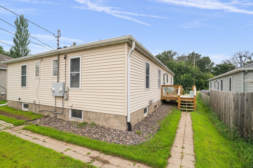 Building Photo - 1430 Lake St NE