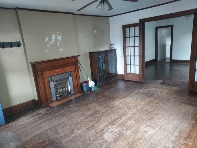 Building Photo - 143 S Spring Ave