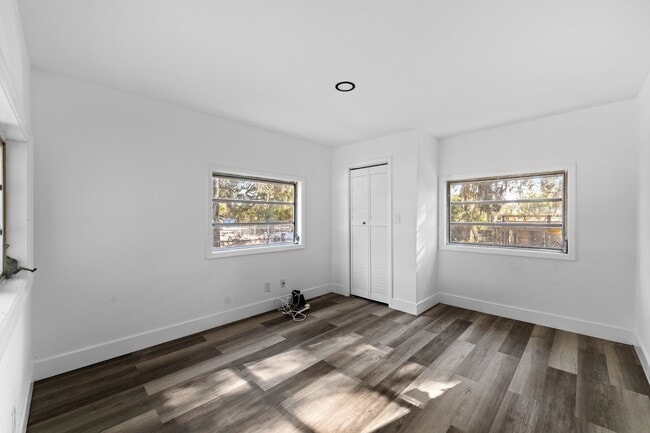 Building Photo - 10821 Cedar St