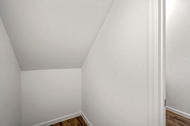 Building Photo - 613 Royal Arch Dr