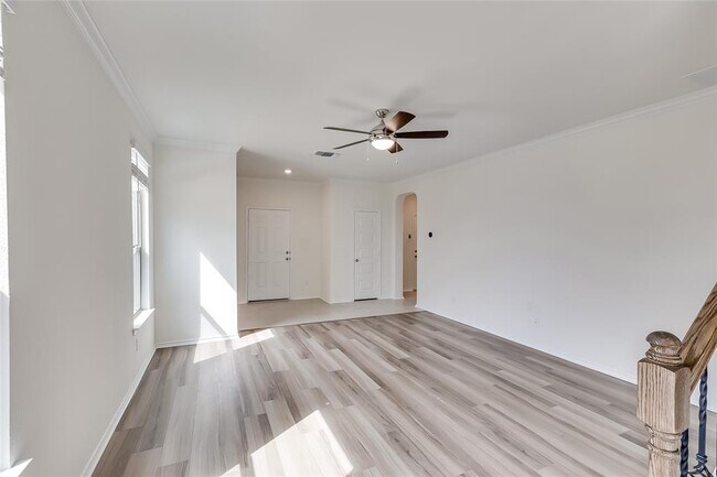 Building Photo - 105 Clematis Ct