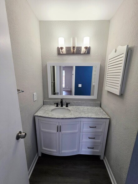 Building Photo - 11548 E Ride Dr