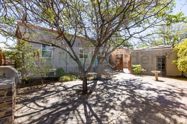 Building Photo - HIPPITY HOPPITY COME LOOK AT THIS PROPERTY!