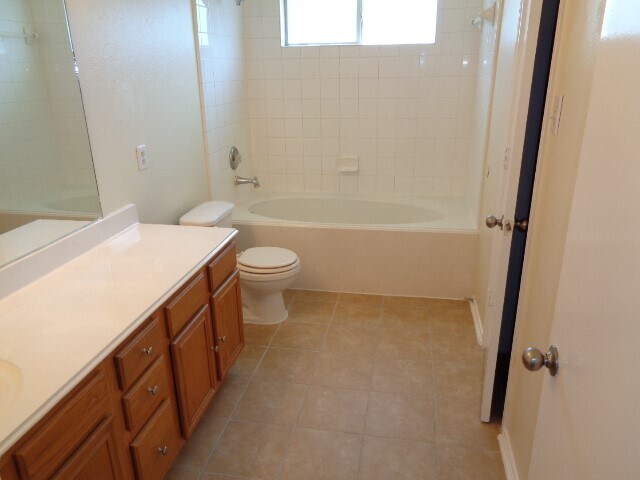 Building Photo - 1838 Strongs Ct