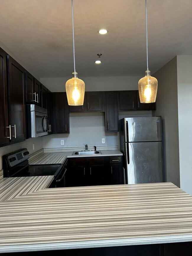 Building Photo - 970 Ridge Ave