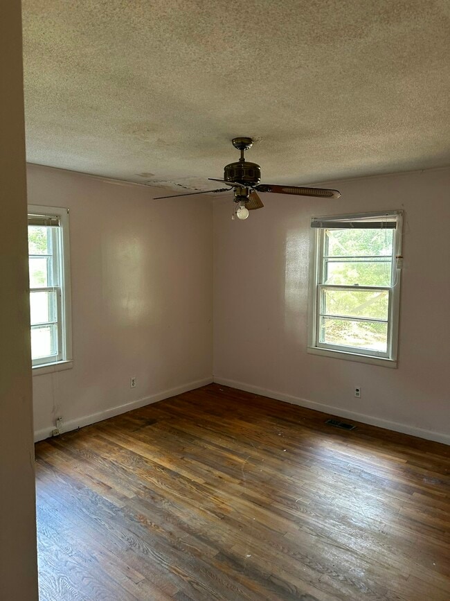 Building Photo - 2501 Redwood St