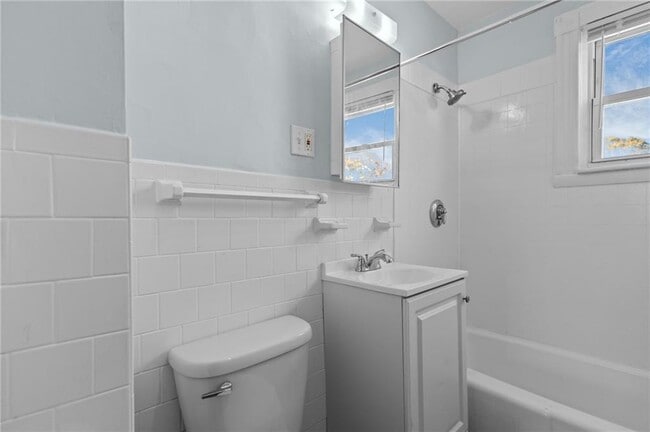 Building Photo - 60 Morris Ave