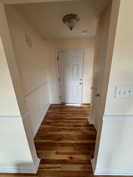 Building Photo - 885 Ridge Rd