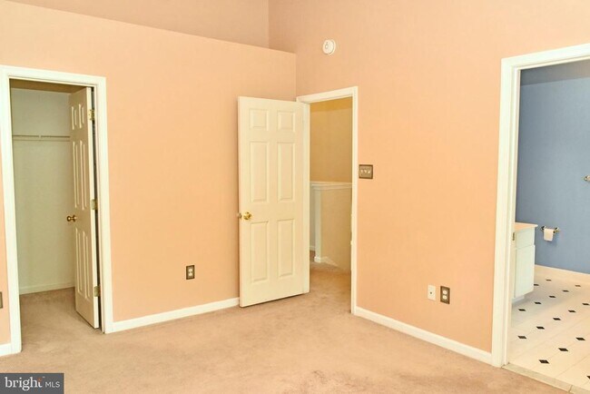 Building Photo - 7005 Cradlerock Farm Ct