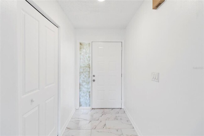Building Photo - 406 Long Dr