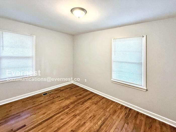 Building Photo - 1309 5th Pl NW