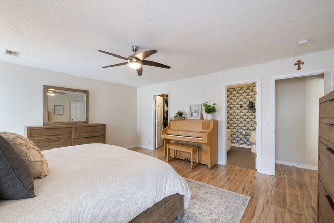 Building Photo - Single Family Home For Lease